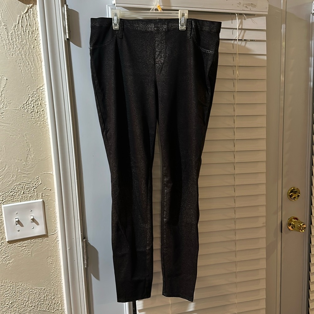 Stressed stretched leggings